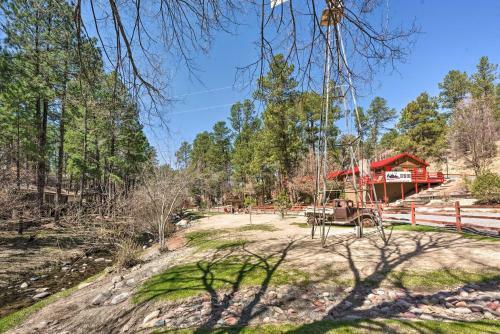 Apartamento Ruidoso Getaway With Deck - Walk To Downtown!