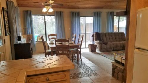 Lowkeys Lodge