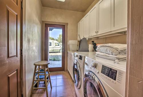 Stunning Santa Fe Sw-style Getaway With Indoor Pool!