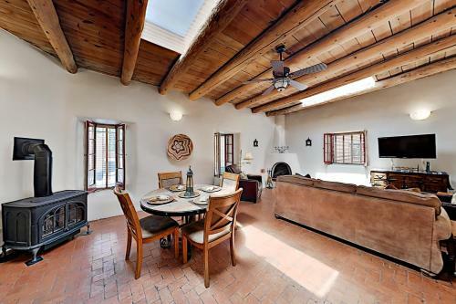 Apartamento Reposada - Charming Condo With Courtyard & Fireplaces Condo