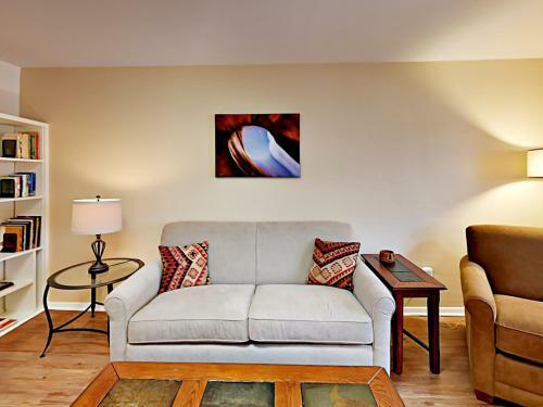 Bishops Lodge Apartment Unit 18 Apts