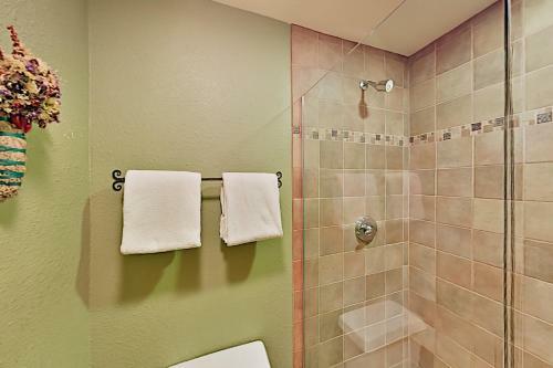 Apartamento Updated Mountainside Condo With Hot Tub Condo