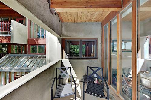 Apartamento Mountain Retreat With Serene Balcony Condo