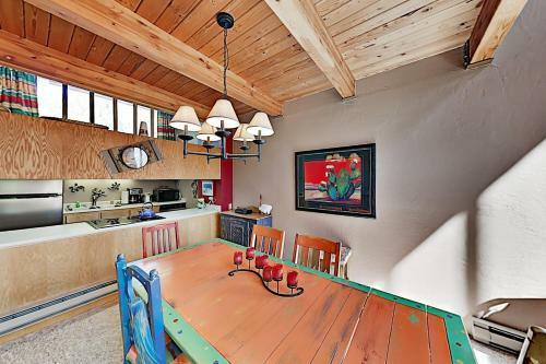 Apartamento Mountain Retreat With Serene Balcony Condo