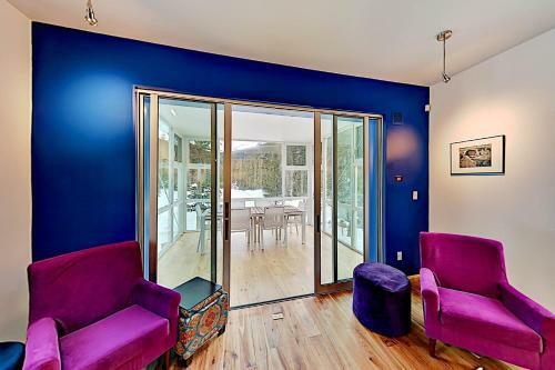 Modern Home - Sunroom, Big Views - Walk To Lift Home