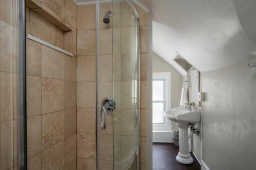 Apartamento Modern And Bright Elmwood Village Loft