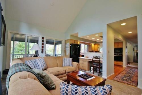 19 Oak House Home