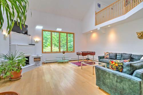 Beautiful East Hampton Home With Hot Tub And Pool!