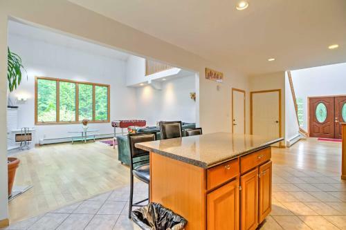 Beautiful East Hampton Home With Hot Tub And Pool!