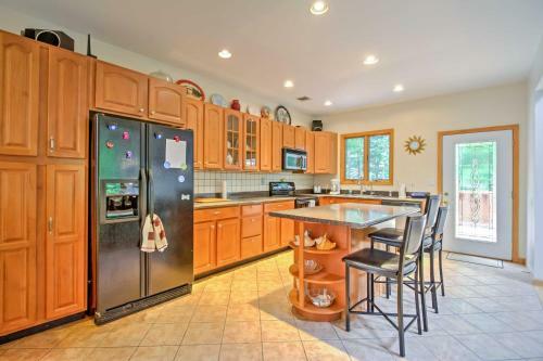 Beautiful East Hampton Home With Hot Tub And Pool!
