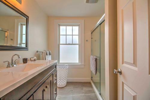 Apartamento Bright 2nd-floor Apt - Half Mi To Greenport Harbor!