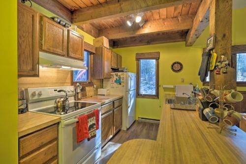 Pet-friendly Maplecrest Cabin Home With 2 Decks