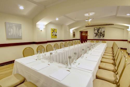 Roger Smith Hotel By Suiteness