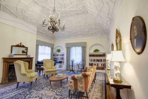 Roger Smith Hotel By Suiteness