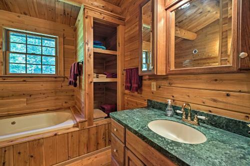Stellar Wilmington House On 20 Wooded Adk Acres!