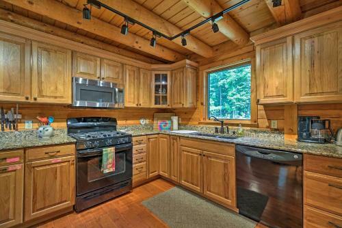 Stellar Wilmington House On 20 Wooded Adk Acres!