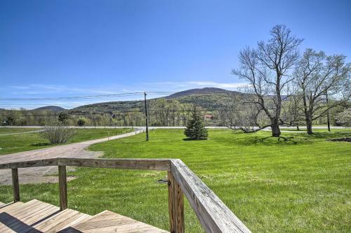 Apartamento Peaceful Family Condo With Deck And Mountain View!