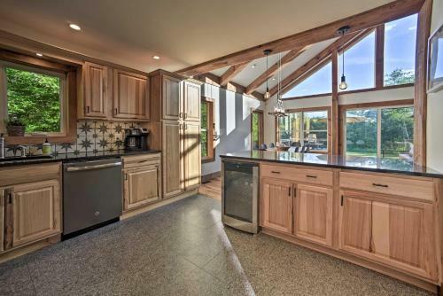 Luxury Home With Deck Explore The Catskill Mtns!