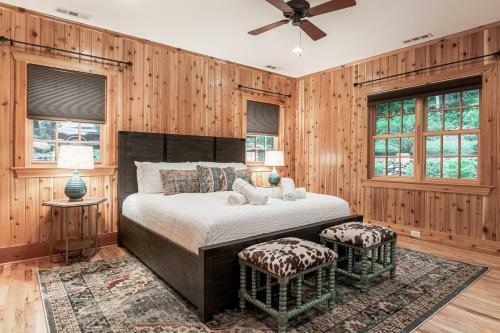 Cool Stream Lodge Cabin