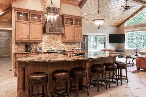 Cool Stream Lodge Cabin