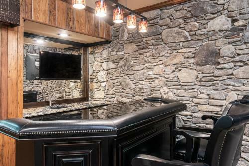 Cool Stream Lodge Cabin