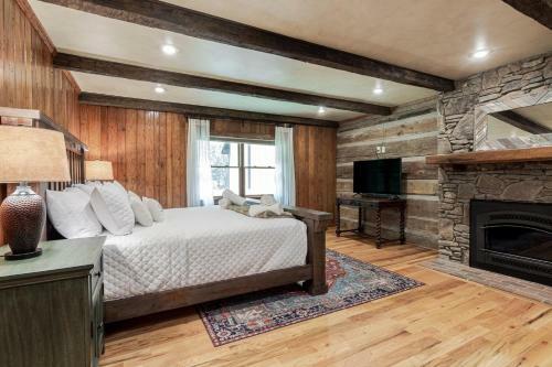 Cool Stream Lodge Cabin