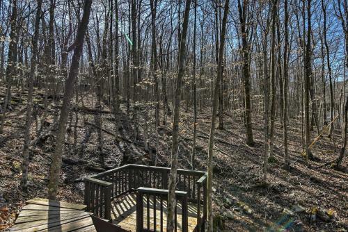 Cozy Beech Mountain Family Retreat With 2 Decks!