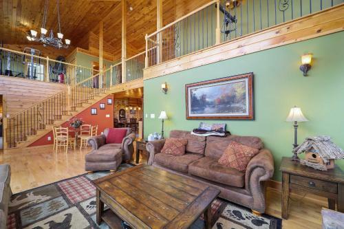 Getaway With Game Room And Views - 3 Mi To Beech Mtn!