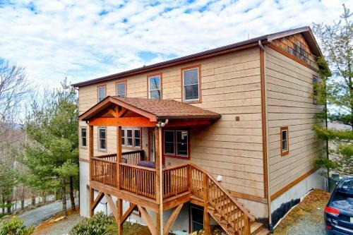 Getaway With Game Room And Views - 3 Mi To Beech Mtn!