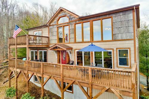 Getaway With Game Room And Views - 3 Mi To Beech Mtn!