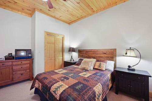 Getaway With Game Room And Views - 3 Mi To Beech Mtn!