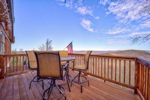 Getaway With Game Room And Views - 3 Mi To Beech Mtn!