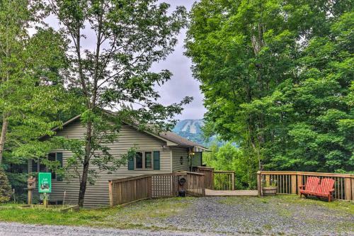 Warm Wooded Cabin With 2-story Deck And Mtn Views!