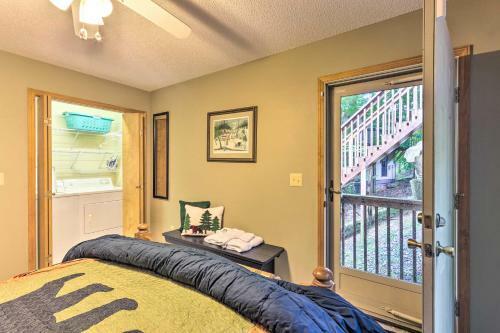 Warm Wooded Cabin With 2-story Deck And Mtn Views!
