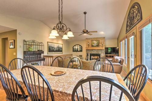 Warm Wooded Cabin With 2-story Deck And Mtn Views!