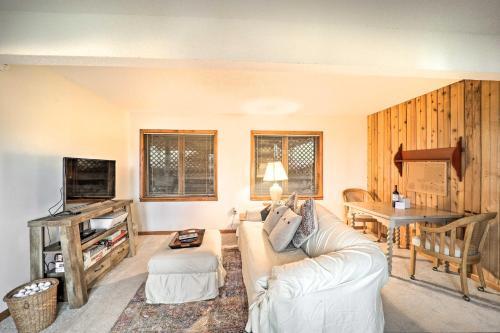 Updated Ski Retreat With Ev Outlet, 3 Mi To Slopes!