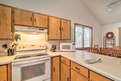 Updated Ski Retreat With Ev Outlet, 3 Mi To Slopes!