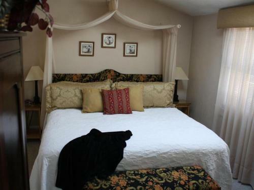 Hotel Red Rocker Inn