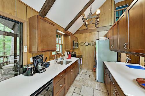 1682 Connestee Trl Cottage