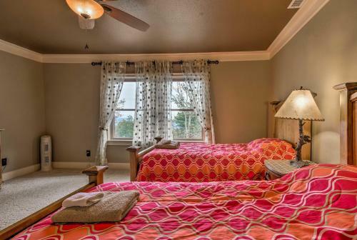 Heavenly Mountain Retreat - 4 Miles To Downtown!