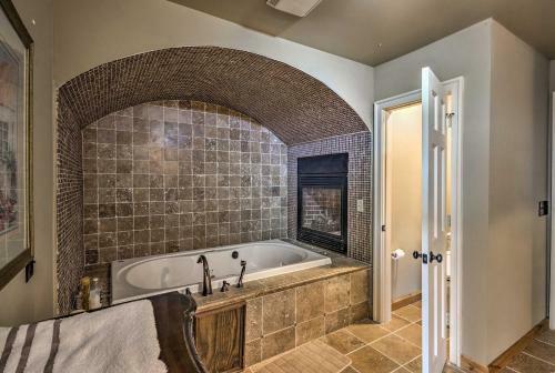 Heavenly Mountain Retreat - 4 Miles To Downtown!