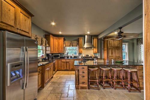 Heavenly Mountain Retreat - 4 Miles To Downtown!