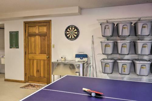 Deluxe Lakefront Mtn Escape With Club Amenities