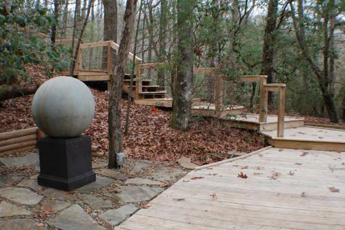 Deluxe Lakefront Mtn Escape With Club Amenities