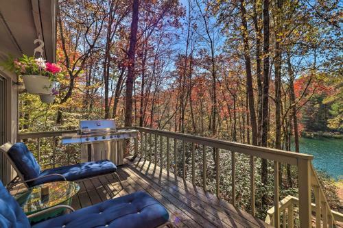Deluxe Lakefront Mtn Escape With Club Amenities