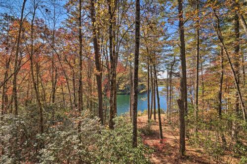 Deluxe Lakefront Mtn Escape With Club Amenities