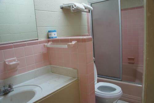 Hotel Royalinn & Suites