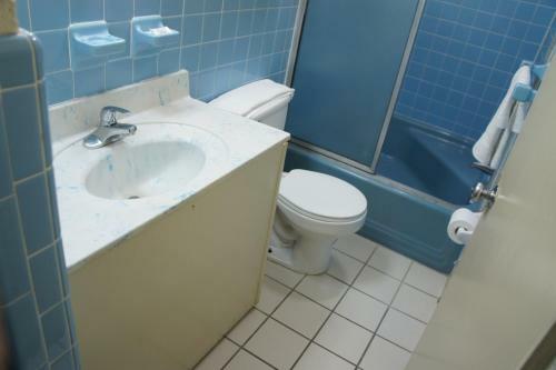 Hotel Royalinn & Suites