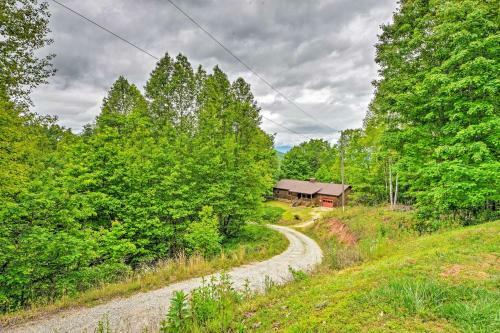 Bryson City Cabin With Private Hot Tub And Pool Table!