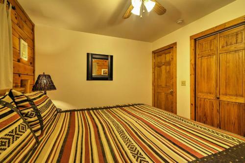 Fox Creek Hillside Cabin With Hot Tub And Fire Pit!